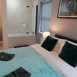 Blok 3 -jacuzzi Suites, & Ensuite Aparthotel